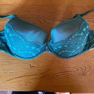 34DDD Victoria’s Secret bra